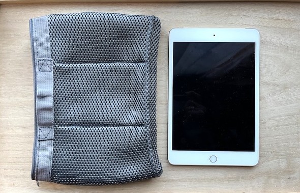 左:バッグインバッグ、右:iPad mini