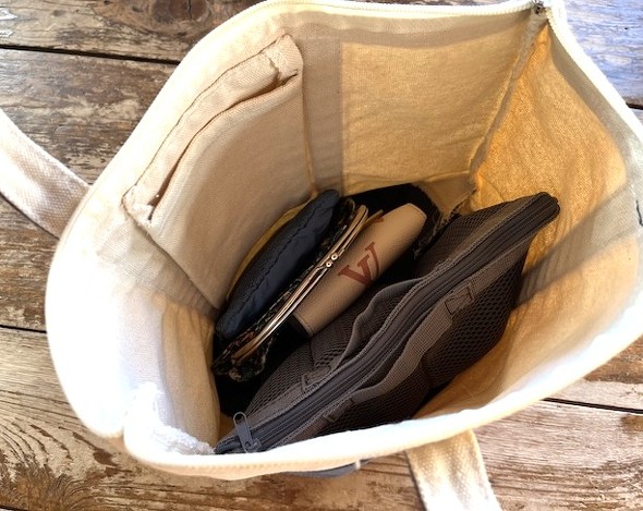 大きすぎず、バッグに入れやすい