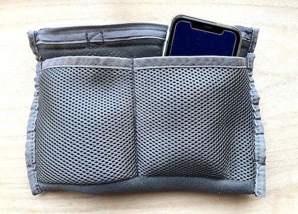 ひっくり返してポケットを外側に