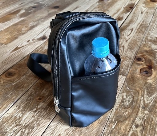 �O���̃|�P�b�g�̓y�b�g�{�g��������قǂ̗e��