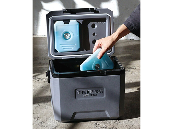 �A�E�g�h�A�E���W���[�E�L�����v�p�i