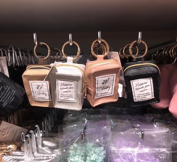 �ǂ̃J���[�����킢��