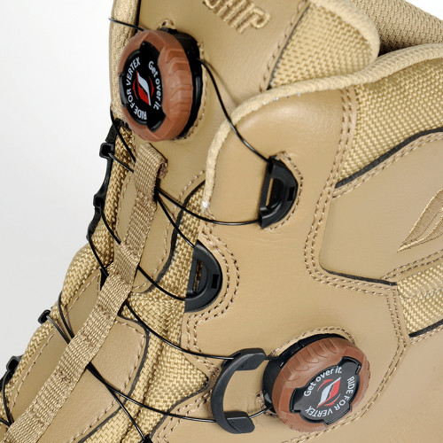 2�g�̃��C���[�N���[�W���[�ɂ���ď㉺�Œ��ߕt�����ς�����