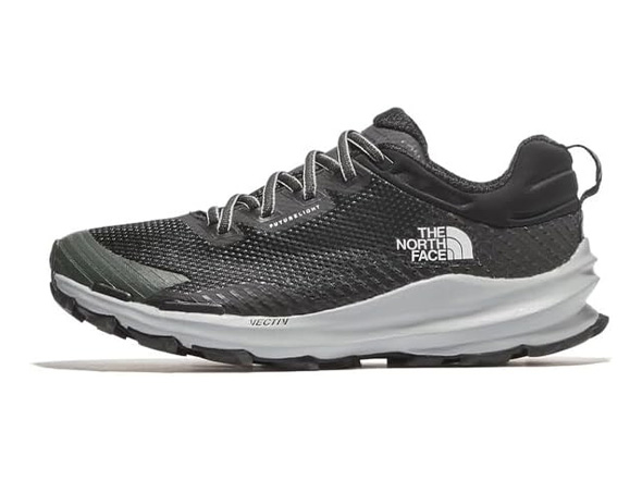 トレッキングシューズ