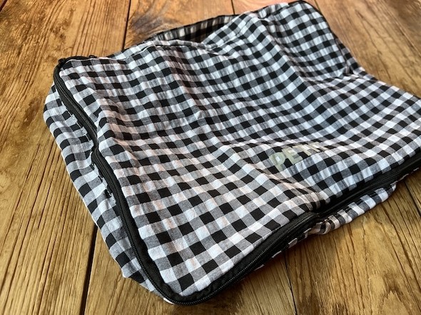 1泊分の着替えを入れて閉じてみた