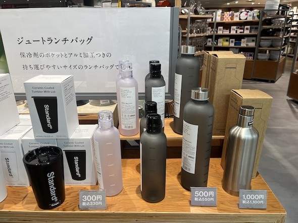 他のカラーやサイズも展開中