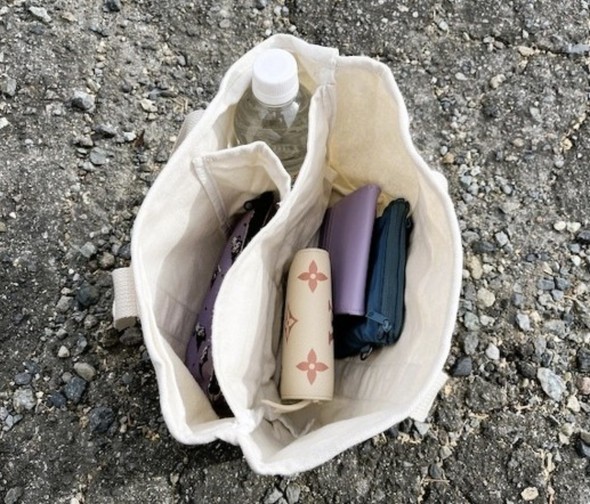 3�̃X�y�[�X�ɋ�؂��Ă���