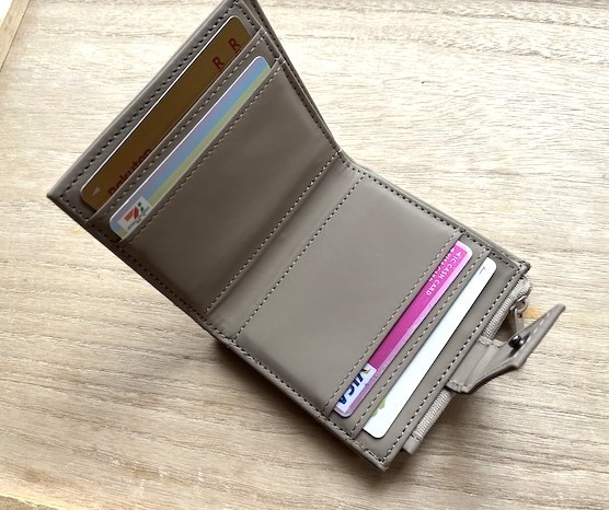 カード入れは4カ所