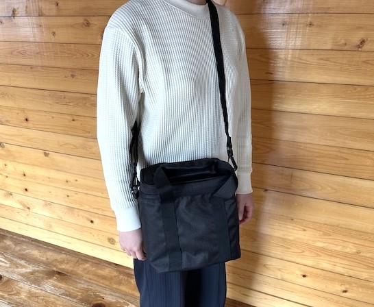 �g��155cm�̐l���΂ߊ|�����Ă���Ƃ���