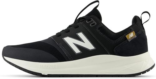 �j���[�o�����X UA900