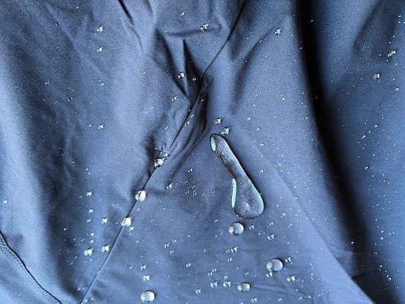 �͂������ɗD��Ă���