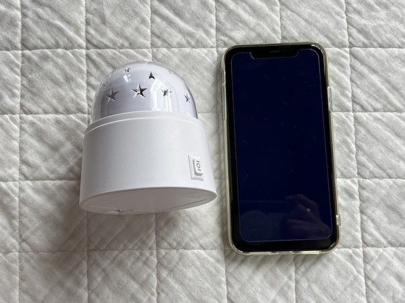 _C\[̃vl^ECgijiPhone 13iEj𔒂z̏ɕׂăTCYr