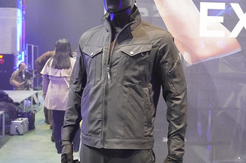 ゼロステージ長袖ジャケットは3900円。サイズはSから5Lまで展開