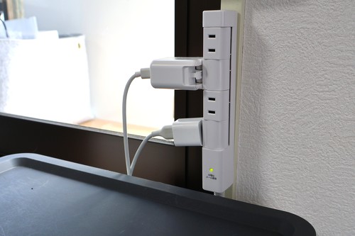 棚の裏面に隠すように固定できた