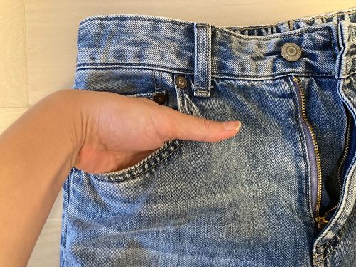 �|�P�b�g�͐[�߂Ȃ̂ŁA�X�}�[�g�t�H�������S���ē������