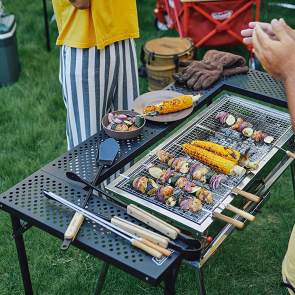 �A�E�g�h�A�e�[�u��