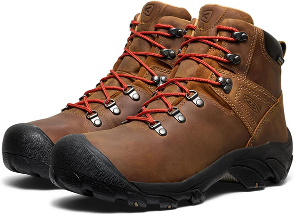 トレッキングシューズ