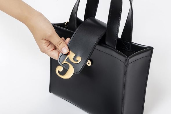 付録】レトロおしゃれな「黒バッグ」付きブランドブックが登場 着脱