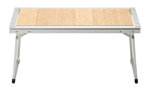 �A�E�g�h�A�e�[�u��