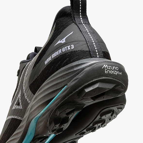 防水ランニングシューズ