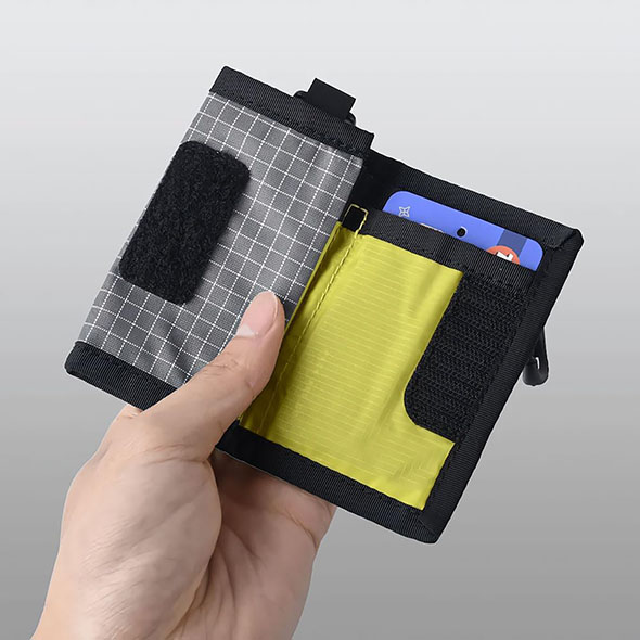 アウトドアブランドのミニ財布