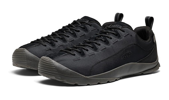 普段使いしやすい「防水スニーカー」おすすめ4選 超定番シューズ