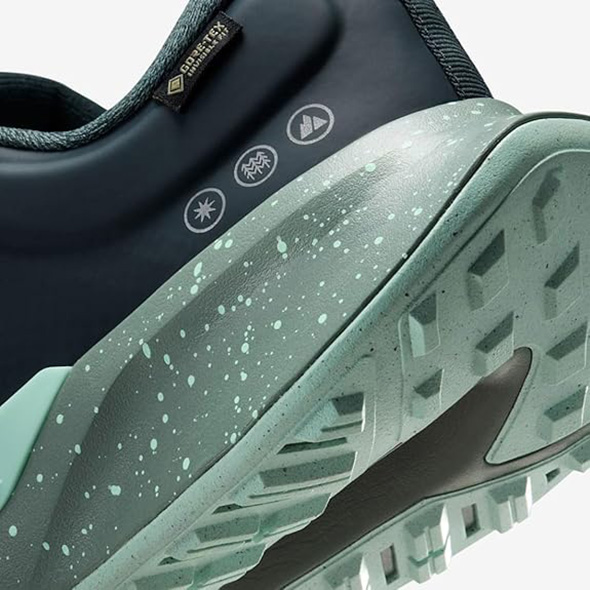 �X�j�[�J�[