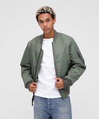 AVIREX MA-1 COMMERCIAL