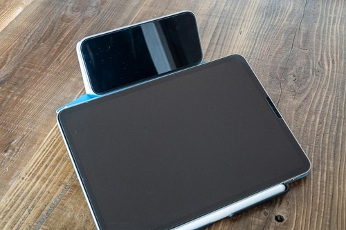 iPad�̏�ɃX�}�z��u���X�y�[�X�����o�����Ƃ��ł���