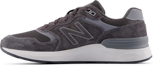 �j���[�o�����X Fresh Foam Walking 880 v7