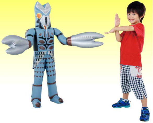 バンダイが「超でっかいバルタン星人」発売 「究極のなりきり遊び」を 