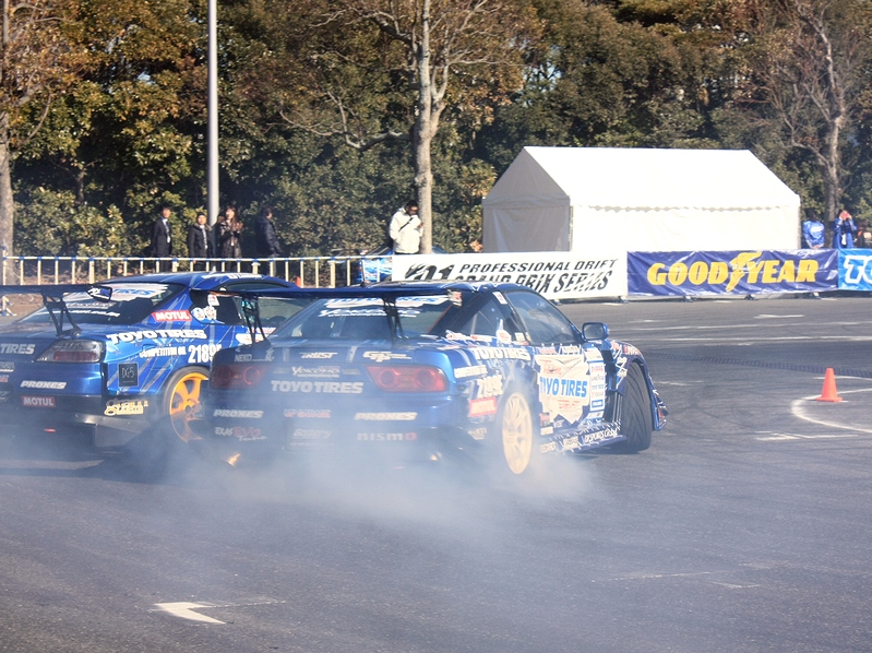 「D1GP Kick Off Drift」で新旧ハチロクがツインドリフト！ デモラン