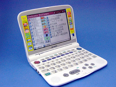 大画面カラー液晶を備えた“家電感覚”電子辞書――シャープ「PW-C8000 