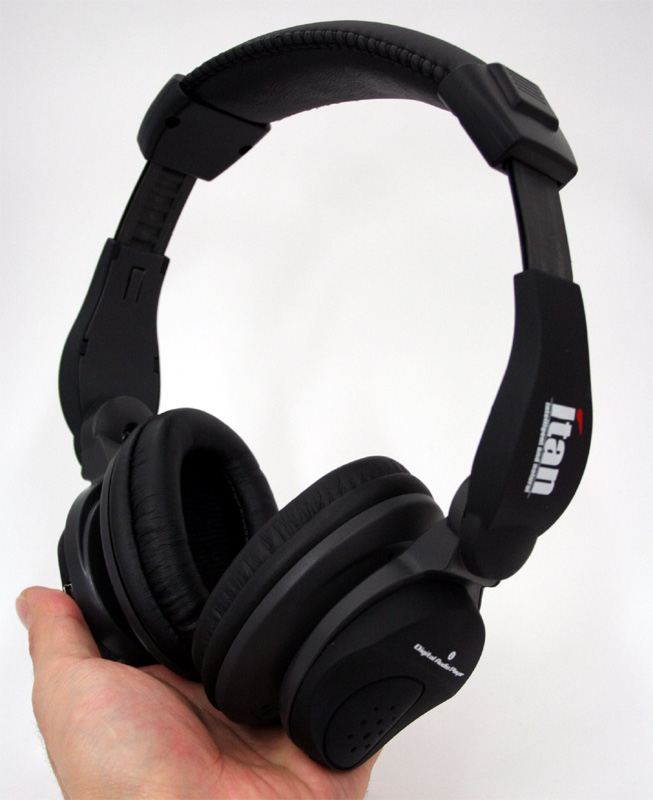 ガツン”とくるヘッドフォン型MP3プレーヤー「itan Egoiste」：レビュー