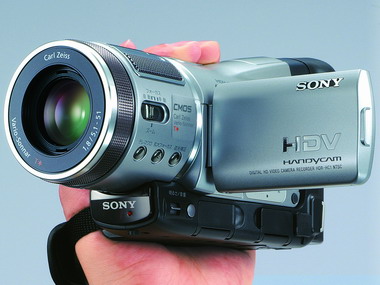ハイビジョンを当たり前に――ソニー、18万円のHDビデオカメラ「HDR-HC1