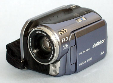 片手サイズにMPEG-2映像を“撮り貯め”――新Everio「GZ-MG40」：レビュー
