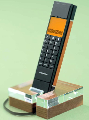 amadanaから“美しい”電話機／学習リモコン／クリーナー - ITmedia NEWS