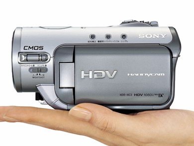 手のひらサイズでハイビジョン撮影――ソニー HDVハンディカム「HDR-HC3 
