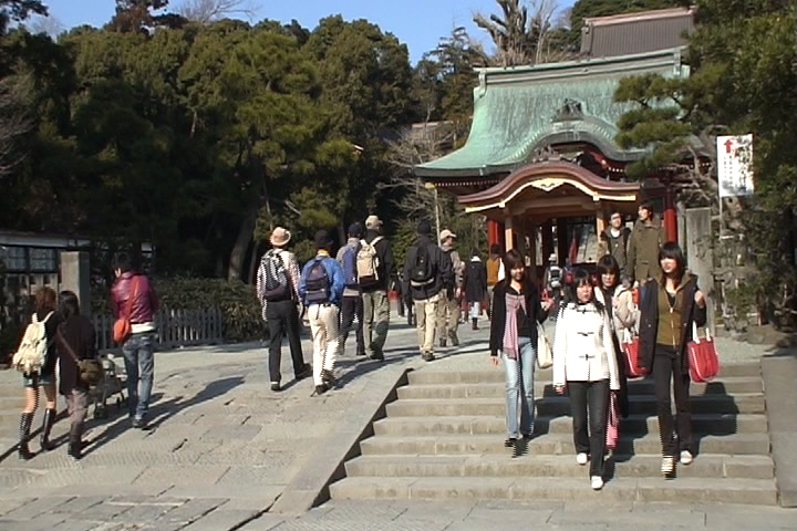 衝撃を受けても撮影し続けるHDDビデオカメラ――ソニー「DCR-SR100