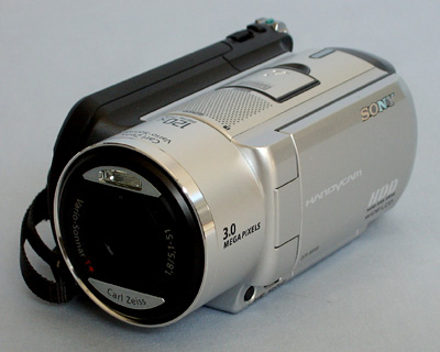 衝撃を受けても撮影し続けるHDDビデオカメラ――ソニー「DCR-SR100 
