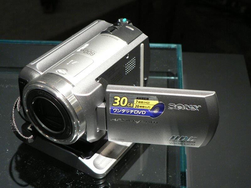 ソニー、コンパクトになったHDDハンディカム - ITmedia NEWS