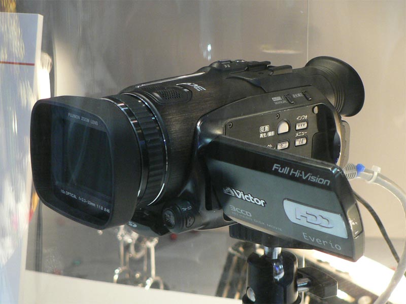 フルHD記録が可能なHDDビデオカメラ「ハイビジョンエブリオ」：CEATEC JAPAN 2006 - ITmedia NEWS