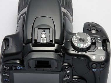カメラ デジタルカメラ より使いやすく快適に――キヤノン「EOS Kiss Digital X」：レビュー（1 