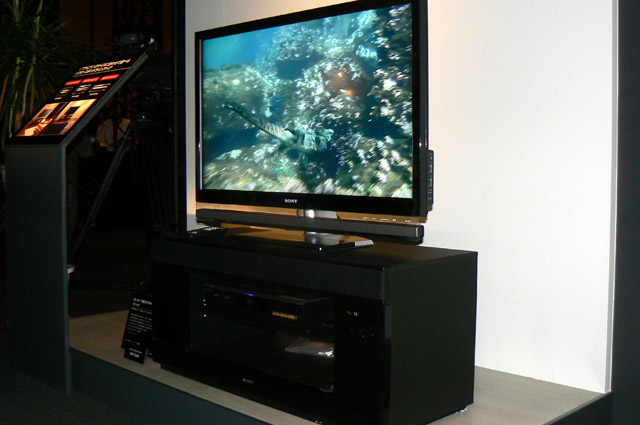 ソニー、3.1チャンネルのラックシアターシステム「RHT-G500」：32V型 