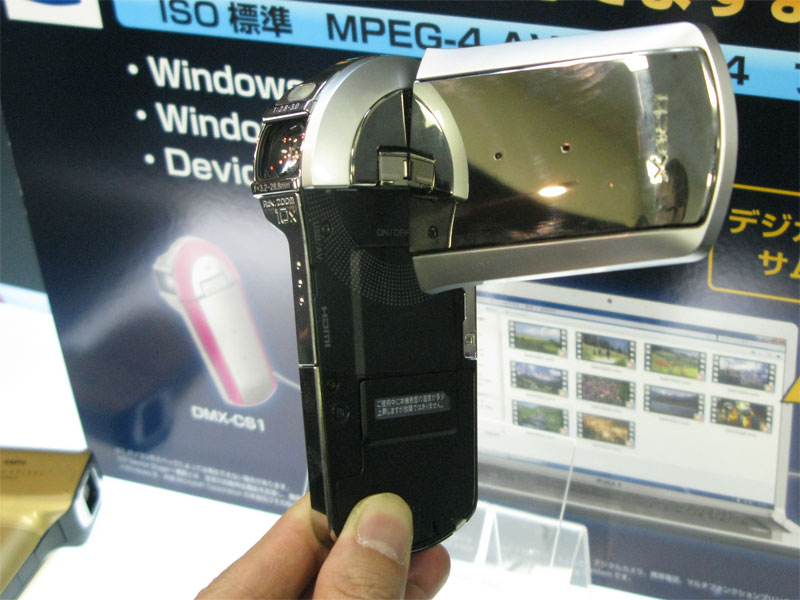 三洋、世界最薄のフルHDビデオカメラ“Xacti”「DMX-CS1」 - ITmedia NEWS