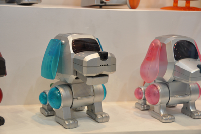 14年ぶりに帰ってきた 犬型ロボット プーチ の最新版が登場 東京おもちゃショー14 Itmedia News