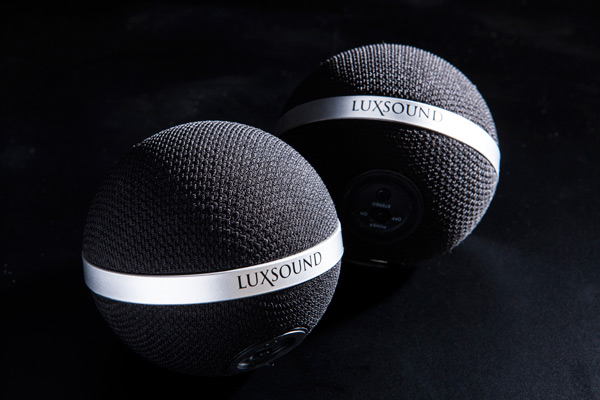 左右独立型で完全コードレス、球形Bluetoothスピーカー「LUXSOUND」 - ITmedia NEWS