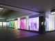 体感型トイレ空間：トイレがアート空間に？　成田空港「GALLERY TOTO」にフィリップスの装飾用LEDパネルを導入