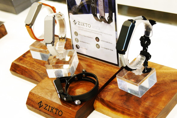 ZIKTOの腕時計型の活動量計「ZIKTO walk」