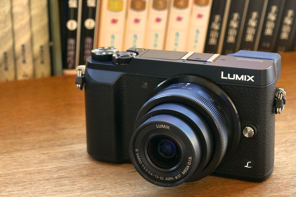 カメラ デジタルカメラ 待望の“ストリートフォト一眼”「LUMIX GX7 Mark II」はどこが進化した 